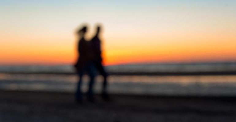couple-blur-beach.jpg
