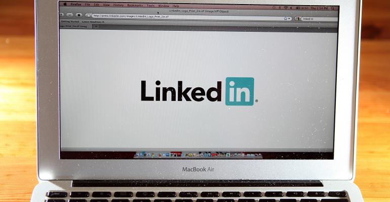 Should Financial Advisors Use LinkedIn&#039;s Publisher Feature? 